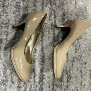 Kelly & Katie Tan/Beige Heels Size 9